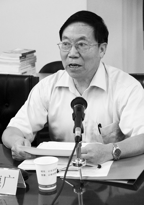 杨德广校友设立“德广教育基金”资助母校贫困学