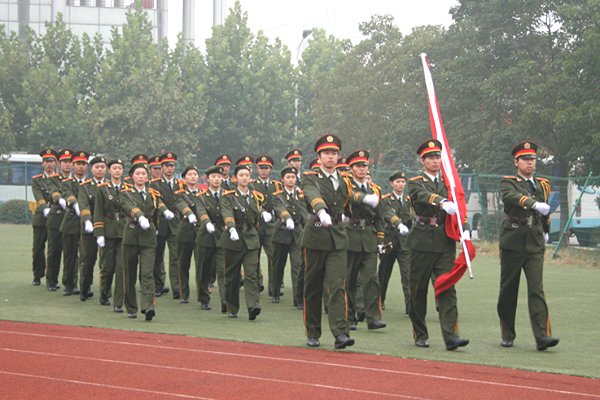 庆祝新中国成立61周年升国旗仪式举行