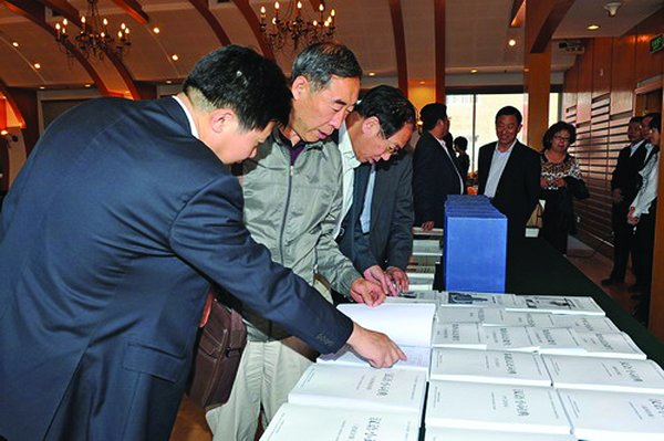 国家汉办专家团考察我校汉语国际推广多语种基地