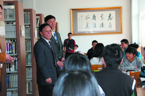 段世杰副局长视察我校