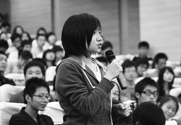 校长与学生亲密对话