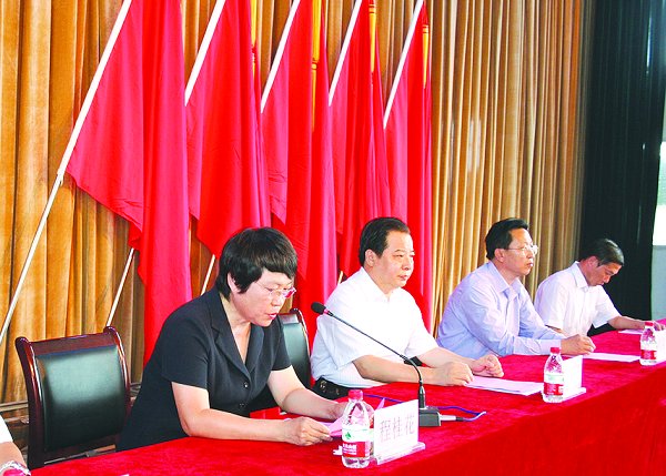 在教师节暨创先争优活动表彰大会上的讲话