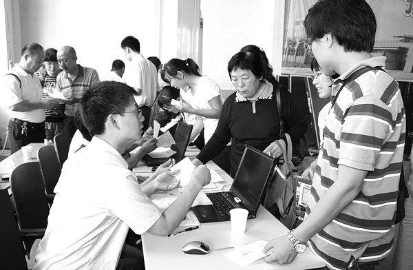 我校迎来2010级新同学