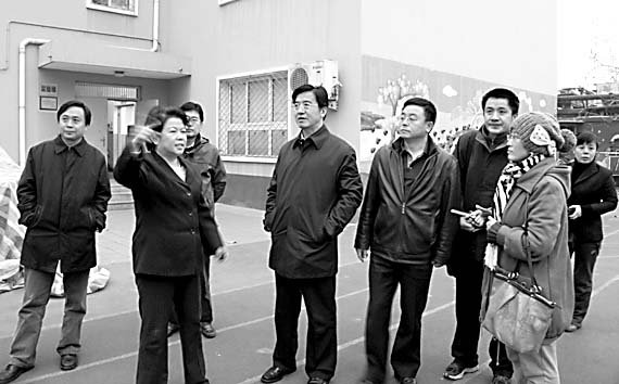 学校领导检查两校区消防安全情况并作部署