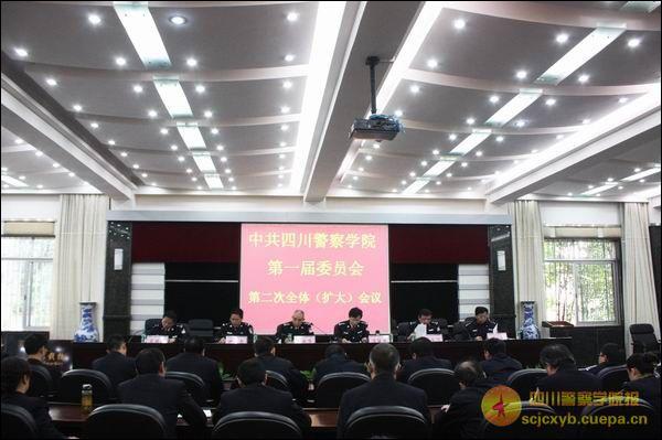 深入贯彻十七届五中全会精神推进学院改革发展