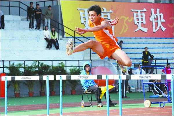 校运会：速度、力量、耐力大比拼