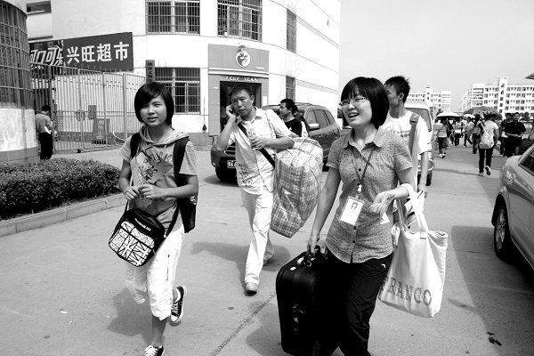 长镜头：聚焦迎新现场