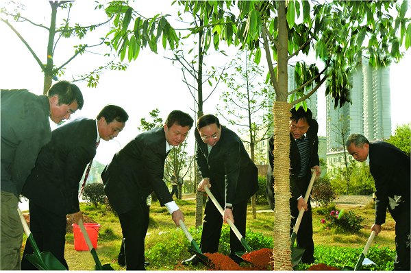坚持内涵式发展服务绿色湖南建设