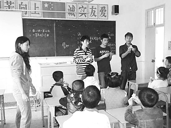 大手牵小手大家一起走———水利与环境学院“支