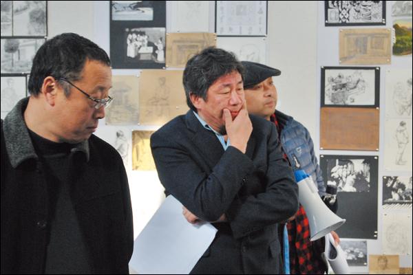 附中校长孙伟陪同谭平副院长观看教学成果展示