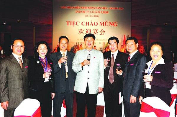 我校代表赴河内参加中越人民友好大联欢活动