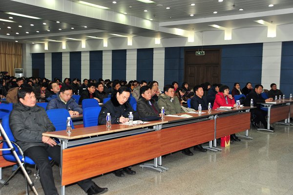 学校召开建设学习型党组织报告会