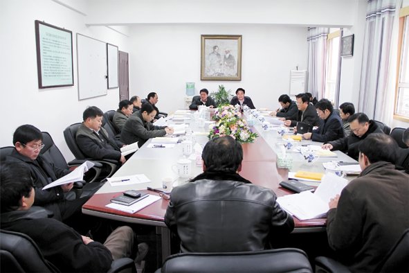 校党委理论学习中心组组织集中学习：全面总结现实基础深入分析发展形势认真研究和科学制定学校“十二五”规划
