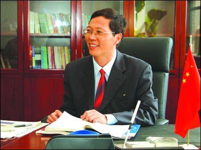 一路携手共谱华章