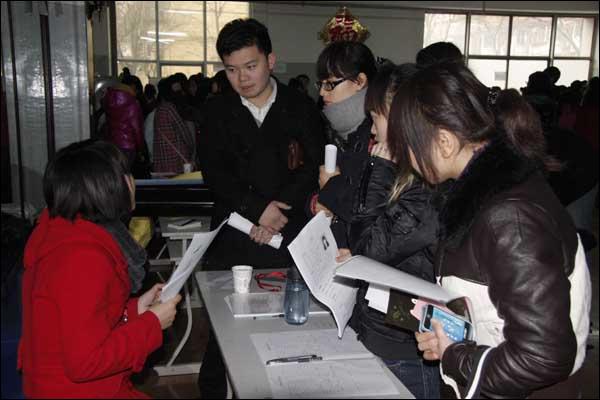 第四届河北省艺术类毕业生洽谈会在我院举行