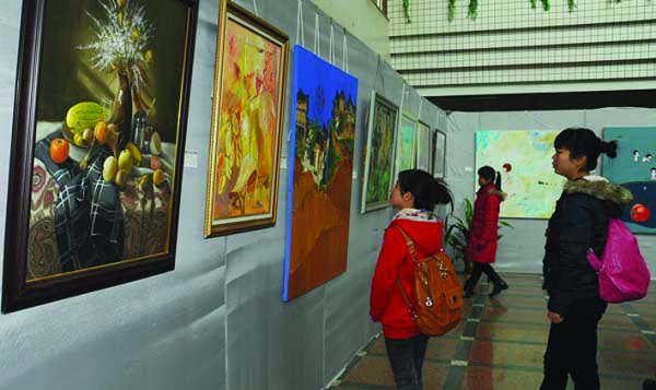 “青峰独秀”美术学院研究生绘画作品展开幕