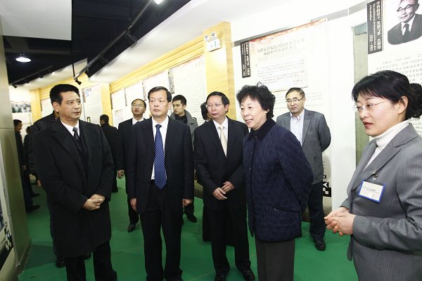 进一步推进跨境教育和高层次人才培养