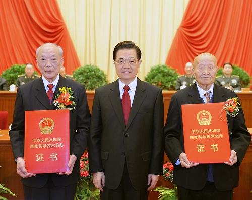 我校杰出校友两院院士师昌绪荣膺2010年度国