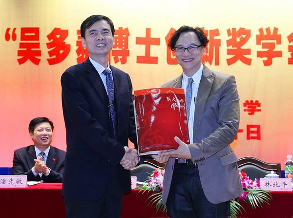 我校举行“光大银行杯”2010校园十大歌手大