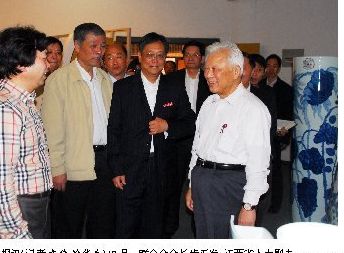 全国人大副委员长周铁农莅临我校参观视察