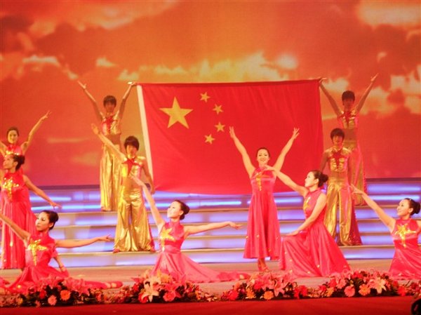 舞蹈《红旗颂》在第六届全国校园文艺汇演中获一