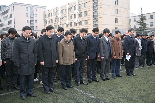 我校师生沉痛哀悼青海玉树地震遇难同胞