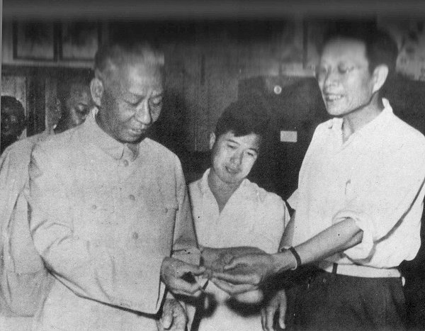 我与刘少奇擦肩而过