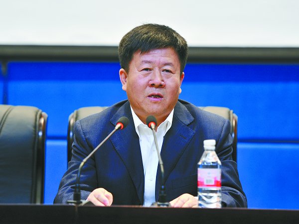 学校举办2011年处级干部培训班