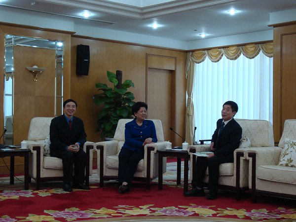 全国人大常委会副委员长陈至立关心我校发展