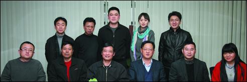 我院为刁婷婷（后排右二）、袁进钊（后排右三）两位同志举行欢送会