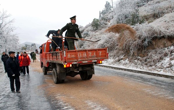 笑語(yǔ)迎新春溫暖化冰雪