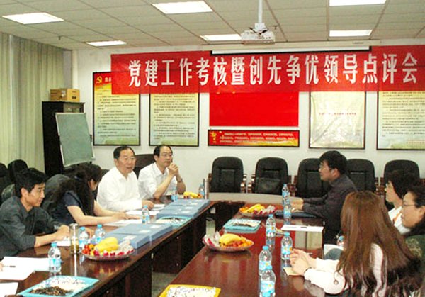 校领导实地考评基层党建工作