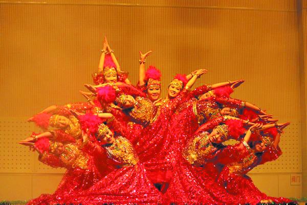 舞出青春旋律绽放学子风采