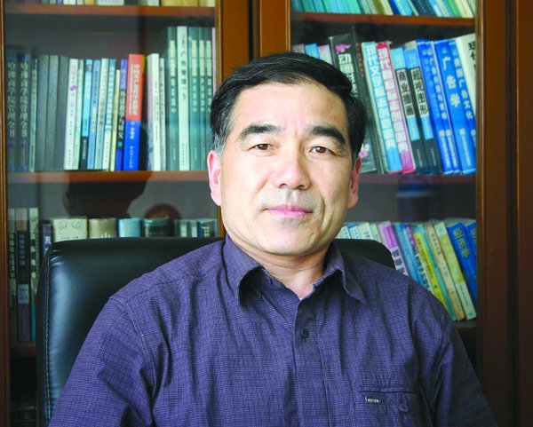 我校第六届教学名师事迹简介