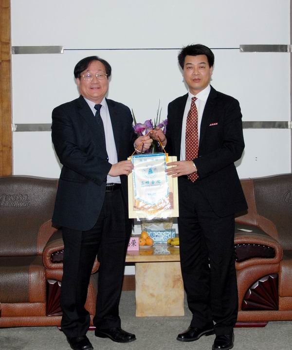 台湾义守大学颜志荣副校长专程回访我校