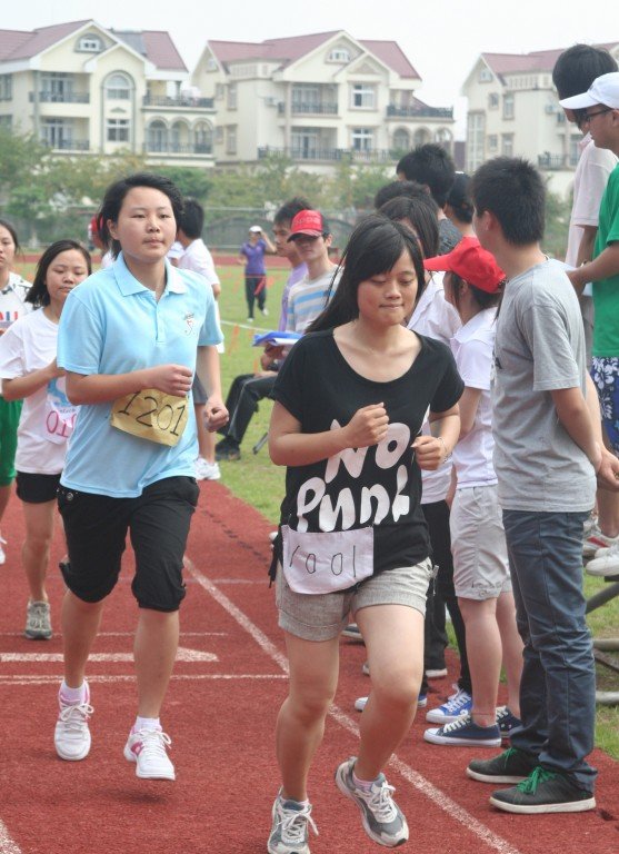激情体育赛技能趣味运动显风采
