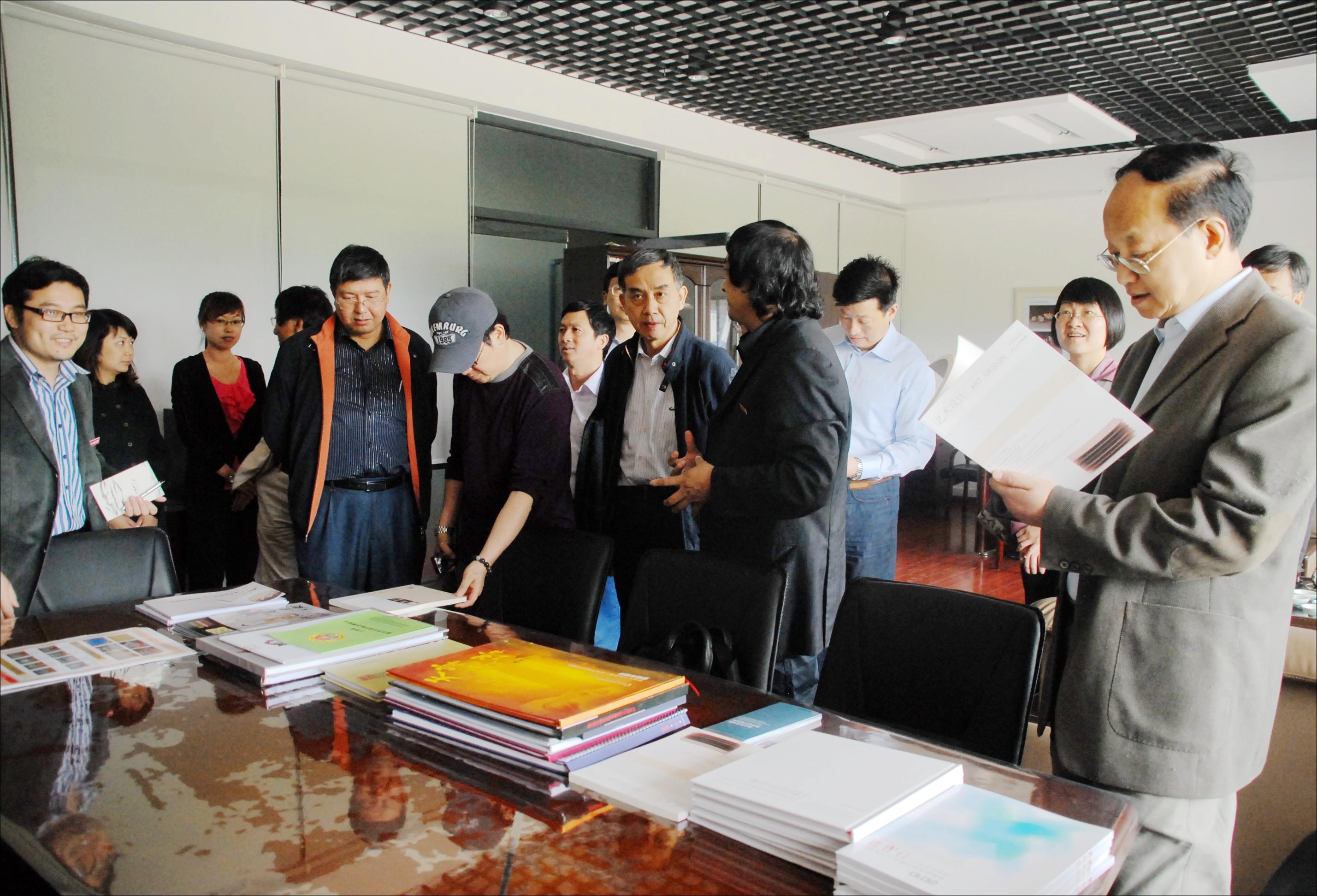 我校进行博士学位授权单位立项建设中期检查自查