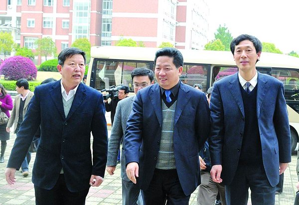 国家国防科工局领导来学校视察