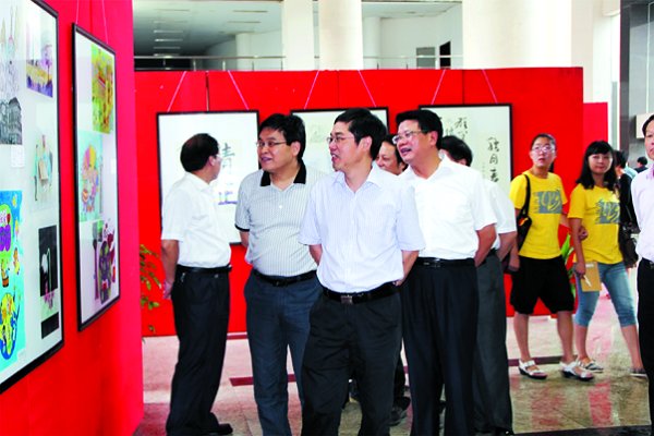 清风画语话廉洁翰墨丹青颂党恩90幅书画作品集