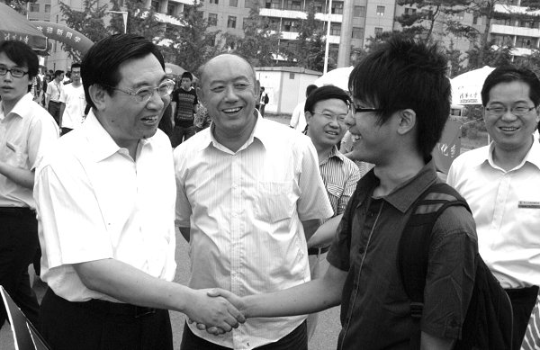 百年清华喜迎新同学