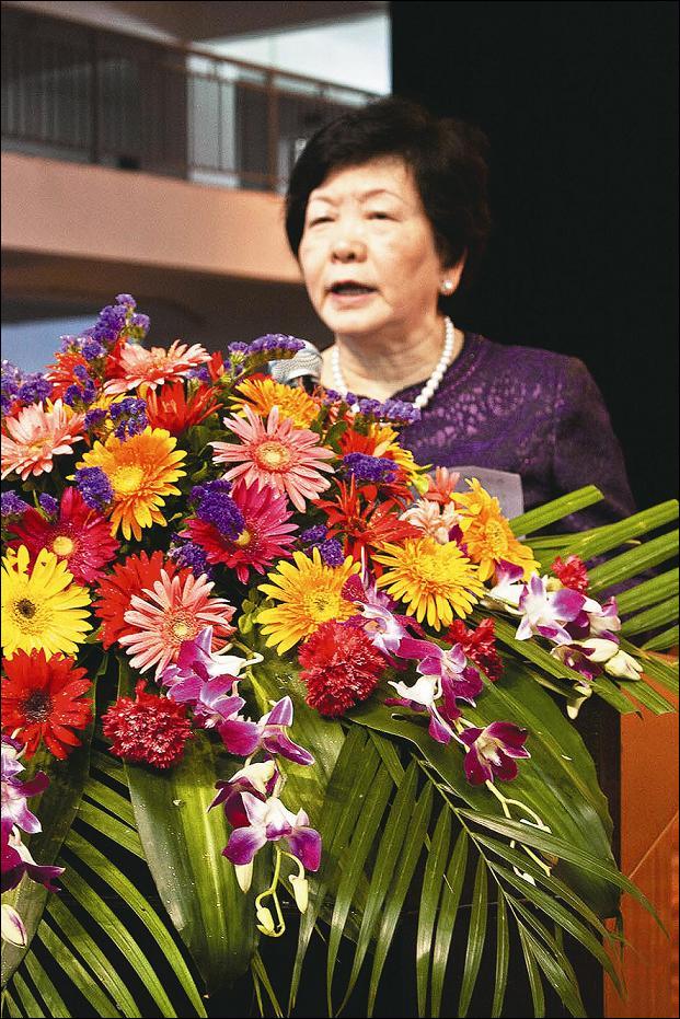 我校隆重举行2011届毕业生毕业典礼