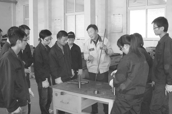 探索教育新模式改革培养“卓越工程师”