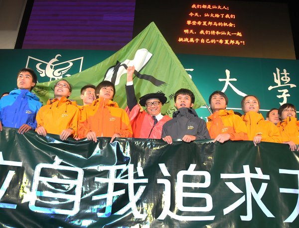 “生命抛来一颗柠檬，你是可以把它转榨为柠檬汁