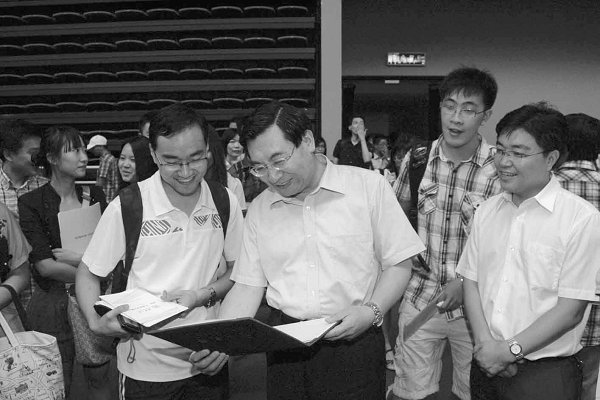 清华喜迎五千研究生新生