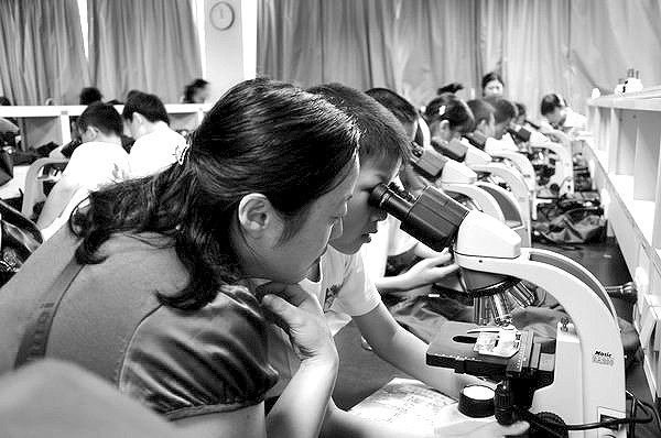 第二届“未来科学家班”开班小学员体验式学习第