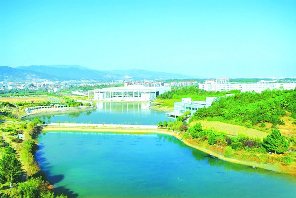 湖映青黛渊鉴华章