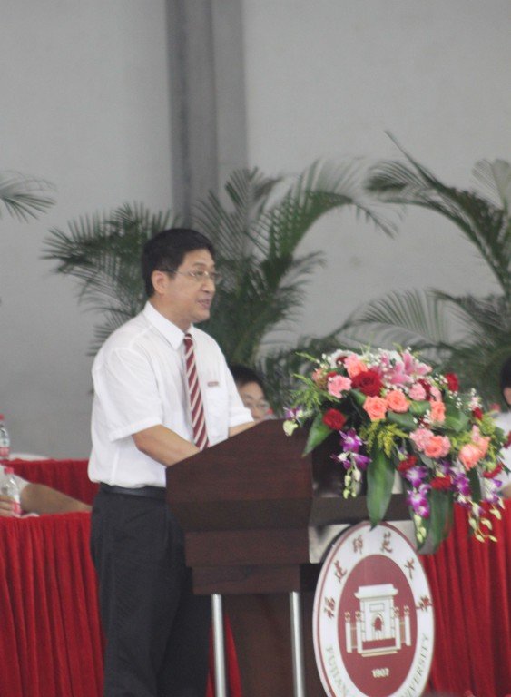 2011级新生开学典礼隆重举行陈盛校长对新同