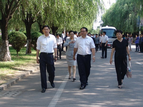 葫芦岛市委副书记、代市长都本伟教师节来我院视