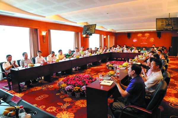 我校隆重举行教师节表彰暨座谈会