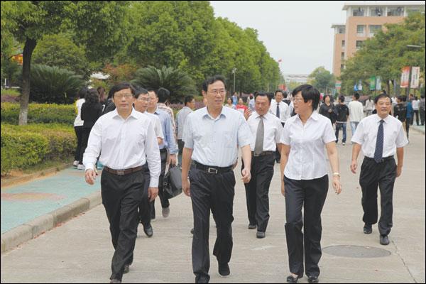 孙建国莅临我校视察